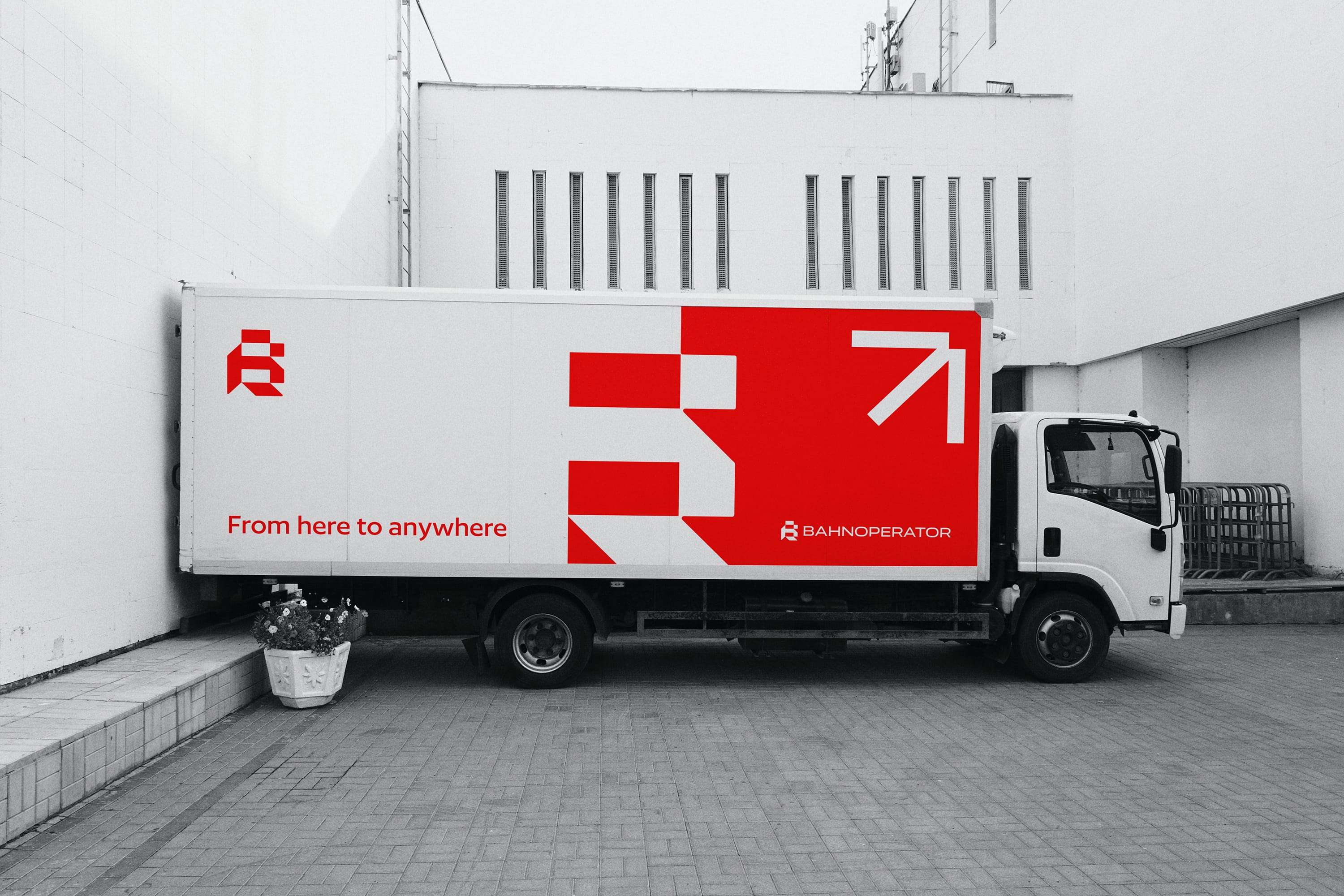 Bahnoperator supports companies in optimizing their logistics with tailored transport solutions and sustainable systems. With over 72 destinations and its own fleet of trains, the company offers comprehensive services to meet the individual needs of its customers.