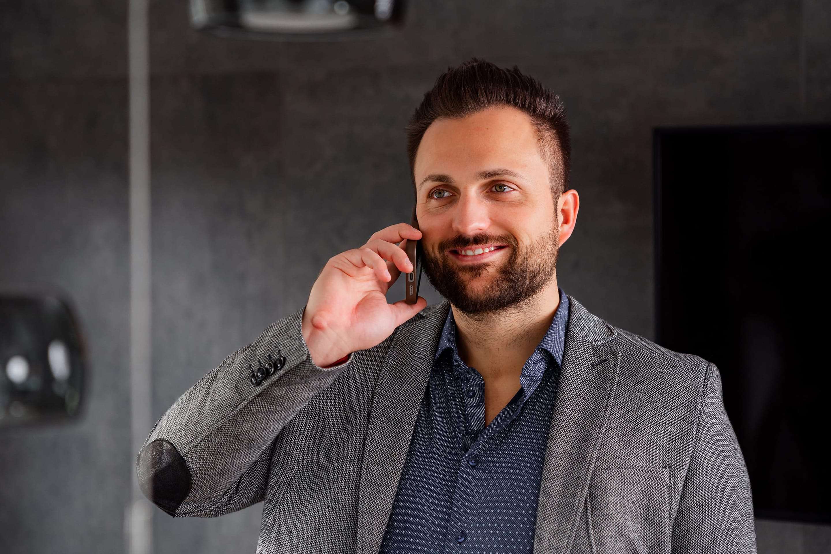 Digital first. Wir digitalisieren dein Business und optimieren deine Prozesse effizient und skalierbar, damit du mehr Zeit für das Wesentliche hast und die vollen PS auf die Straße bringst.