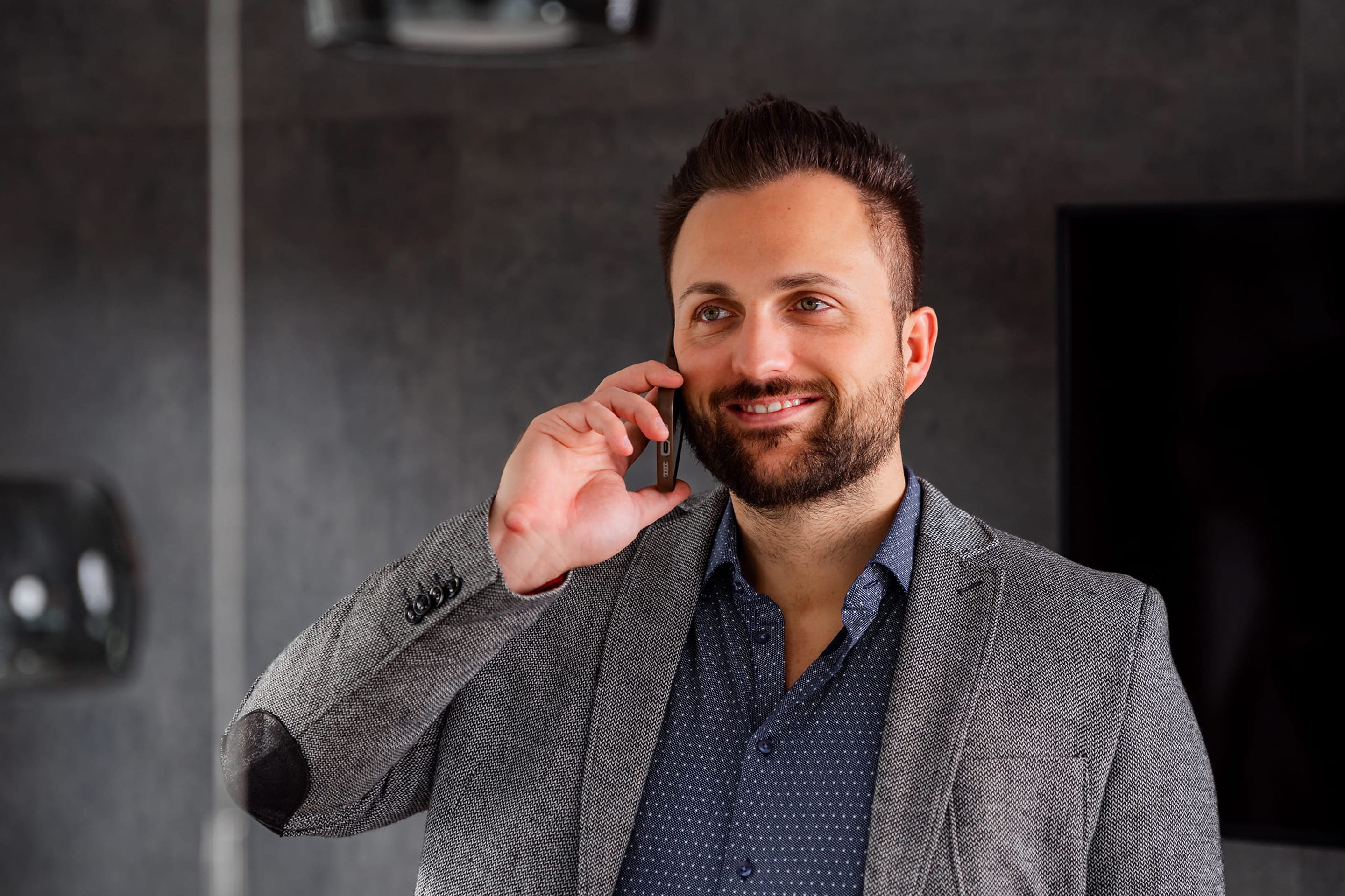 Digital first. Wir digitalisieren dein Business und optimieren deine Prozesse effizient und skalierbar, damit du mehr Zeit für das Wesentliche hast und die vollen PS auf die Straße bringst.