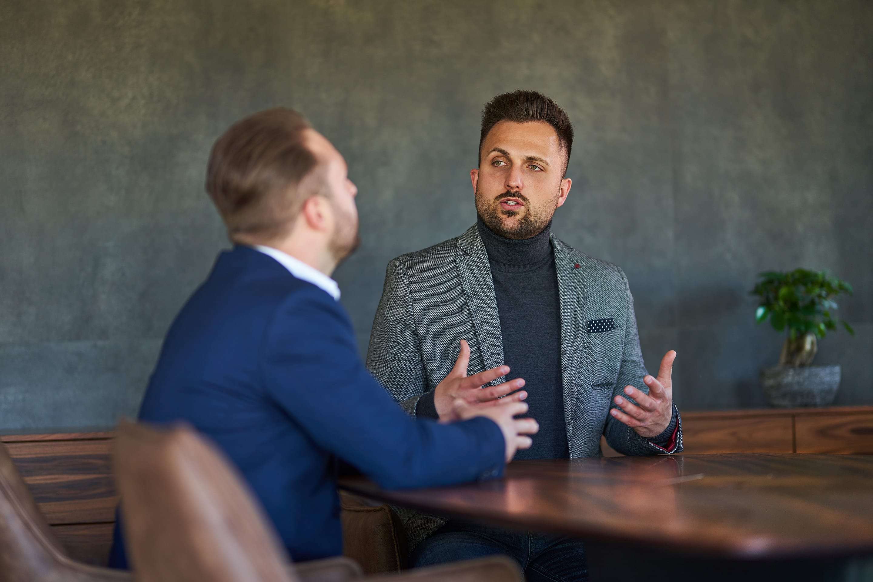 Als eine der führenden Brandingagenturen bringen wir nun Unternehmern, Dienstleistern und Experten bei, wie sie ihre exklusive Premiummarke aufbauen und automatisiert, digital hochkarätige Kunden und qualifizierte Mitarbeitern finden.