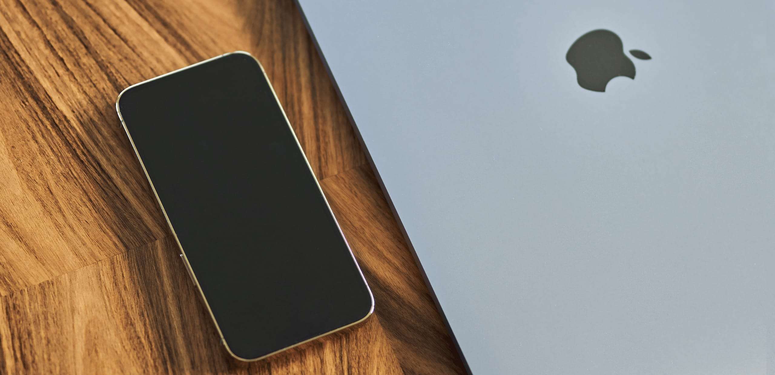 5 branding mistakes you better avoid: 5 solutions for you: The wave of digitization has long since reached our corporate landscape and changed it permanently. How products and services are perceived, i.e. product and business branding, is increasingly taking place in the digital field. That's a fact. You can now decide whether your company surfs at the elite top or drowns in a flood of low-quality brand appearances.
